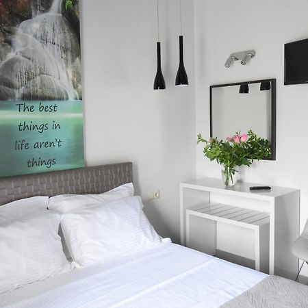 Aparthotel Cross Plaza à Stavros  Extérieur photo