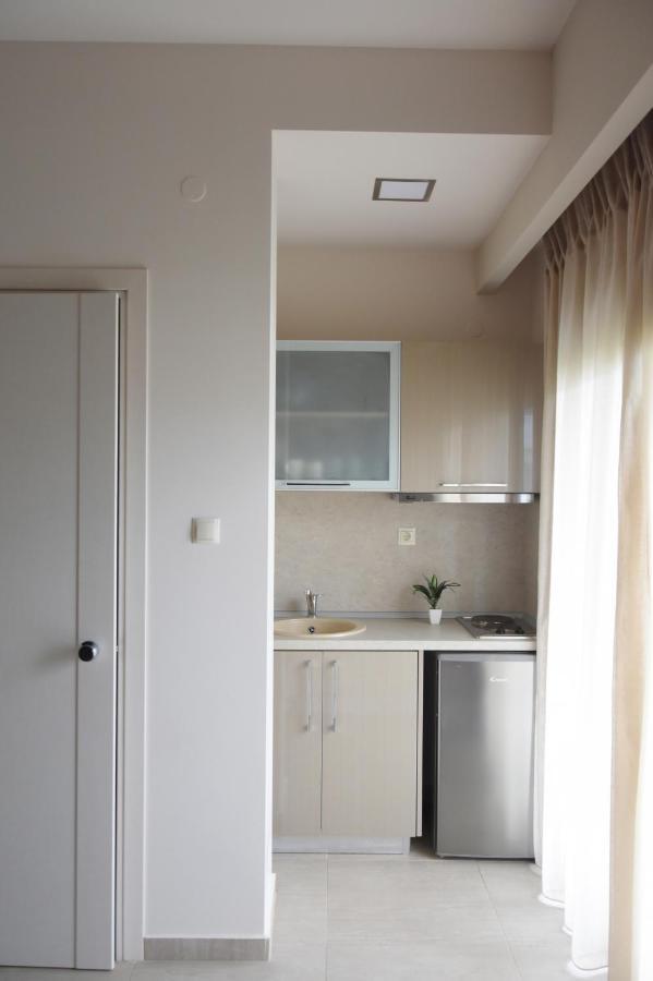 Aparthotel Cross Plaza à Stavros  Extérieur photo
